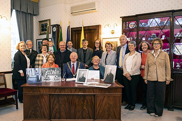 Diarmaid Fawsitt donation 2019. Fawsitt family with Lord Major John Sheehan.